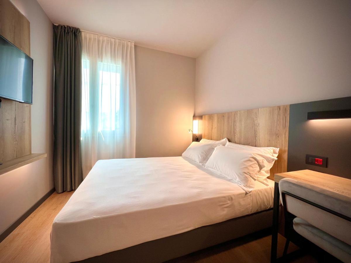 Hotel Leonessa Brescia Esterno foto