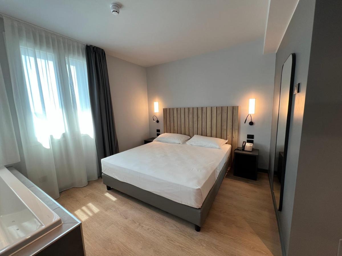 Hotel Leonessa Brescia Esterno foto