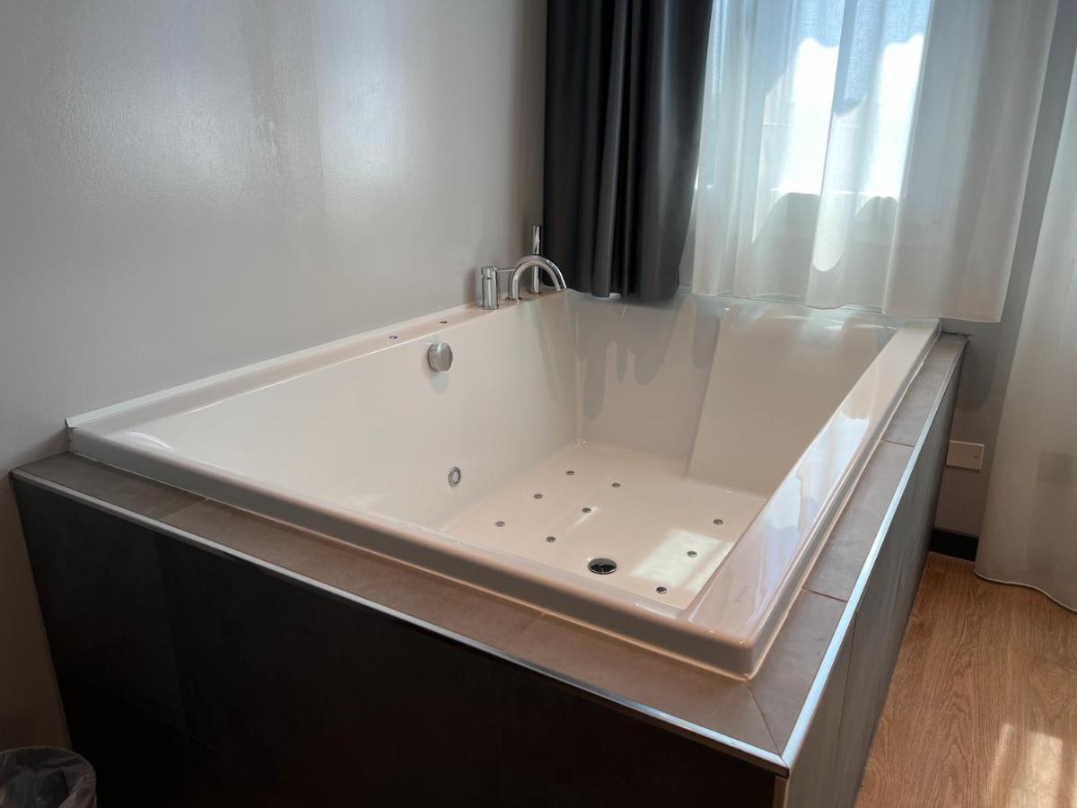 Hotel Leonessa Brescia Esterno foto