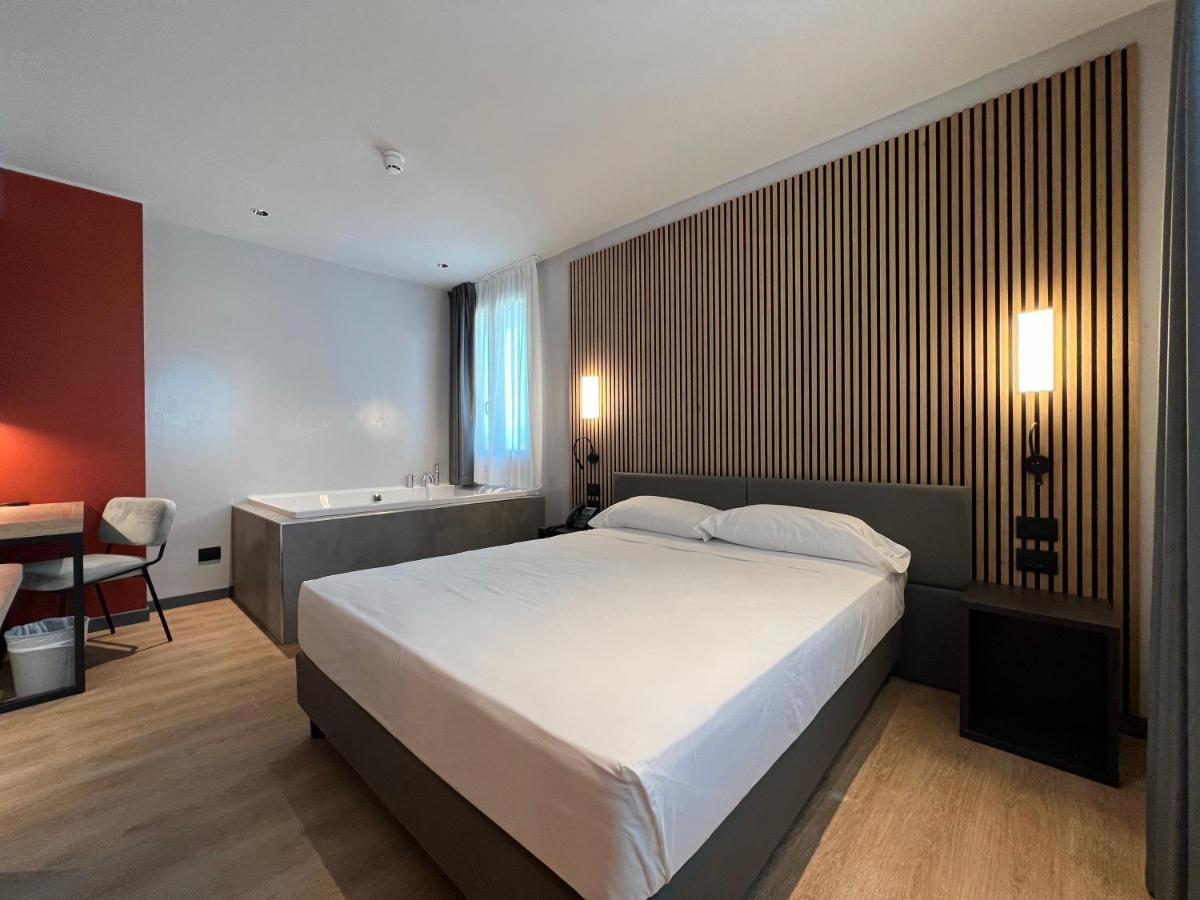 Hotel Leonessa Brescia Esterno foto