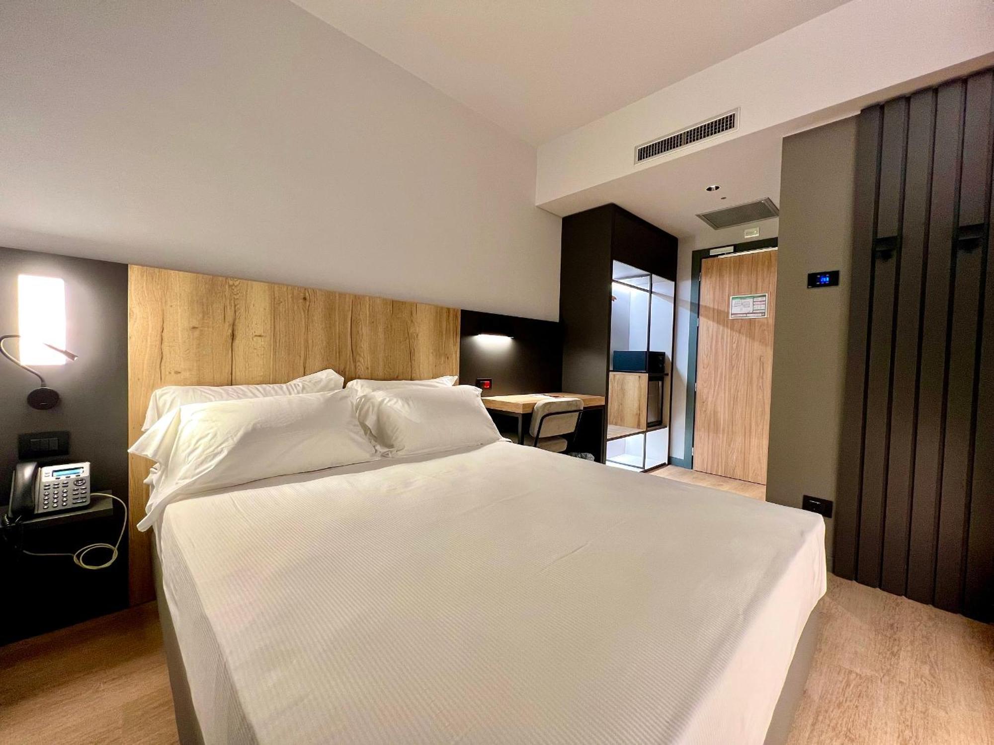 Hotel Leonessa Brescia Esterno foto